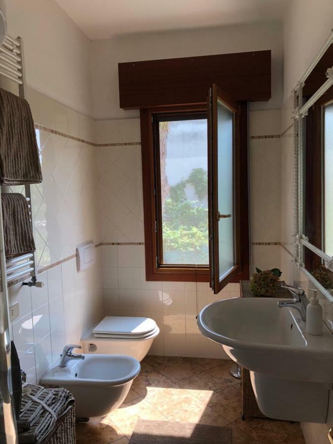 Appartamento Alla Riviera ヴェネツィア・リド島 エクステリア 写真