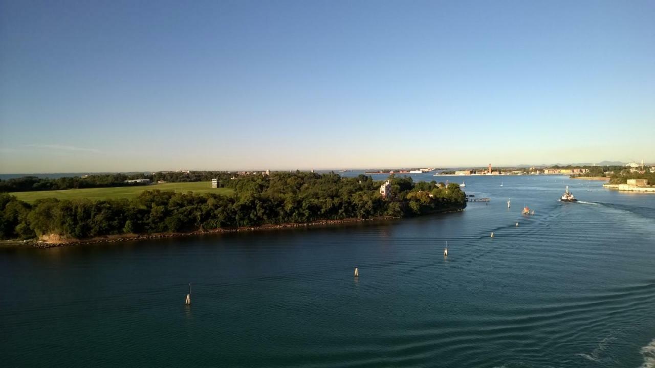 Appartamento Alla Riviera ヴェネツィア・リド島 エクステリア 写真