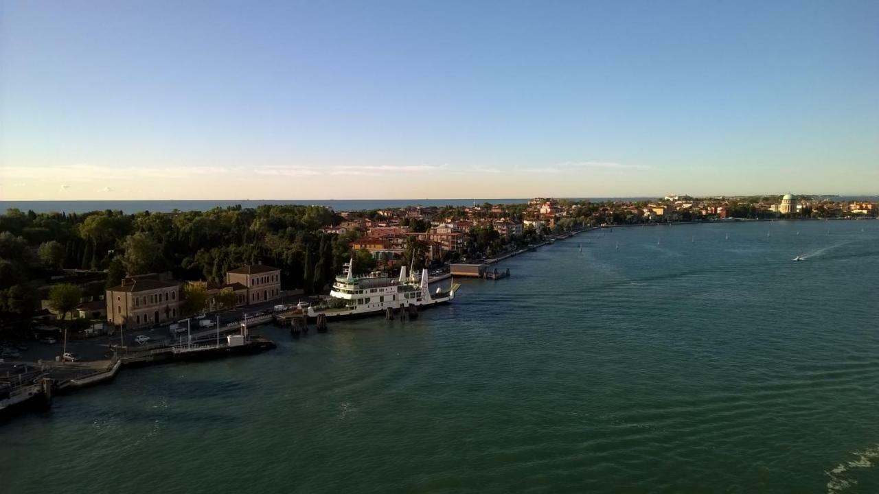 Appartamento Alla Riviera ヴェネツィア・リド島 エクステリア 写真